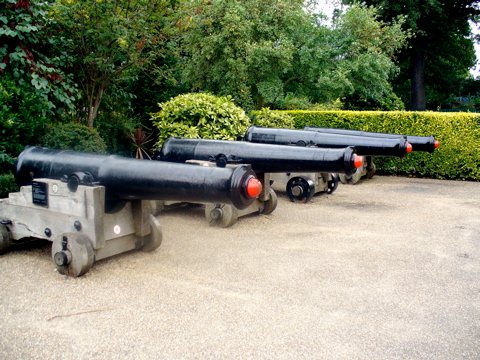 4 cannons