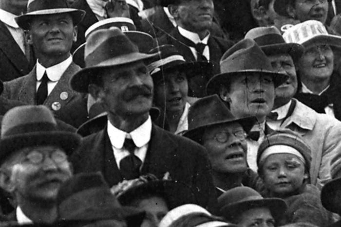Spectators watching the arrival of aviator Captain Harry Butler [detail]
